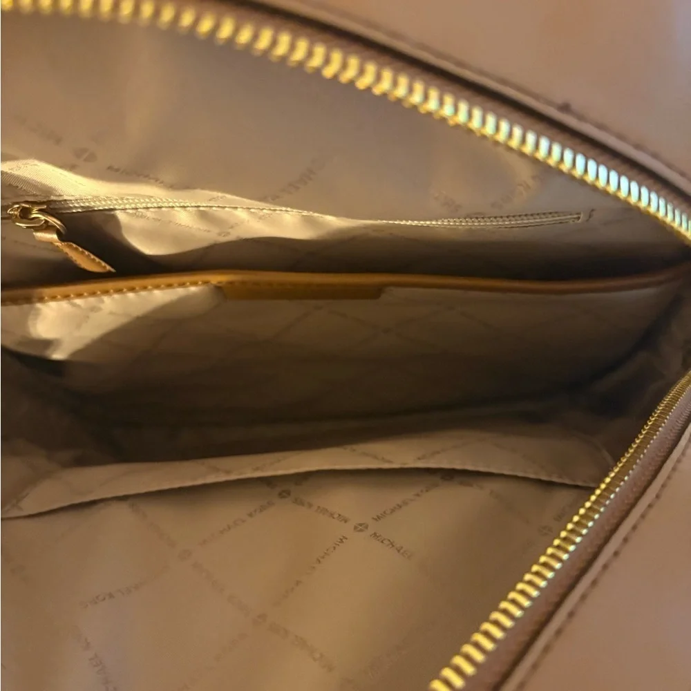 Michael kors logo leather backpack - Picture 2 of 6